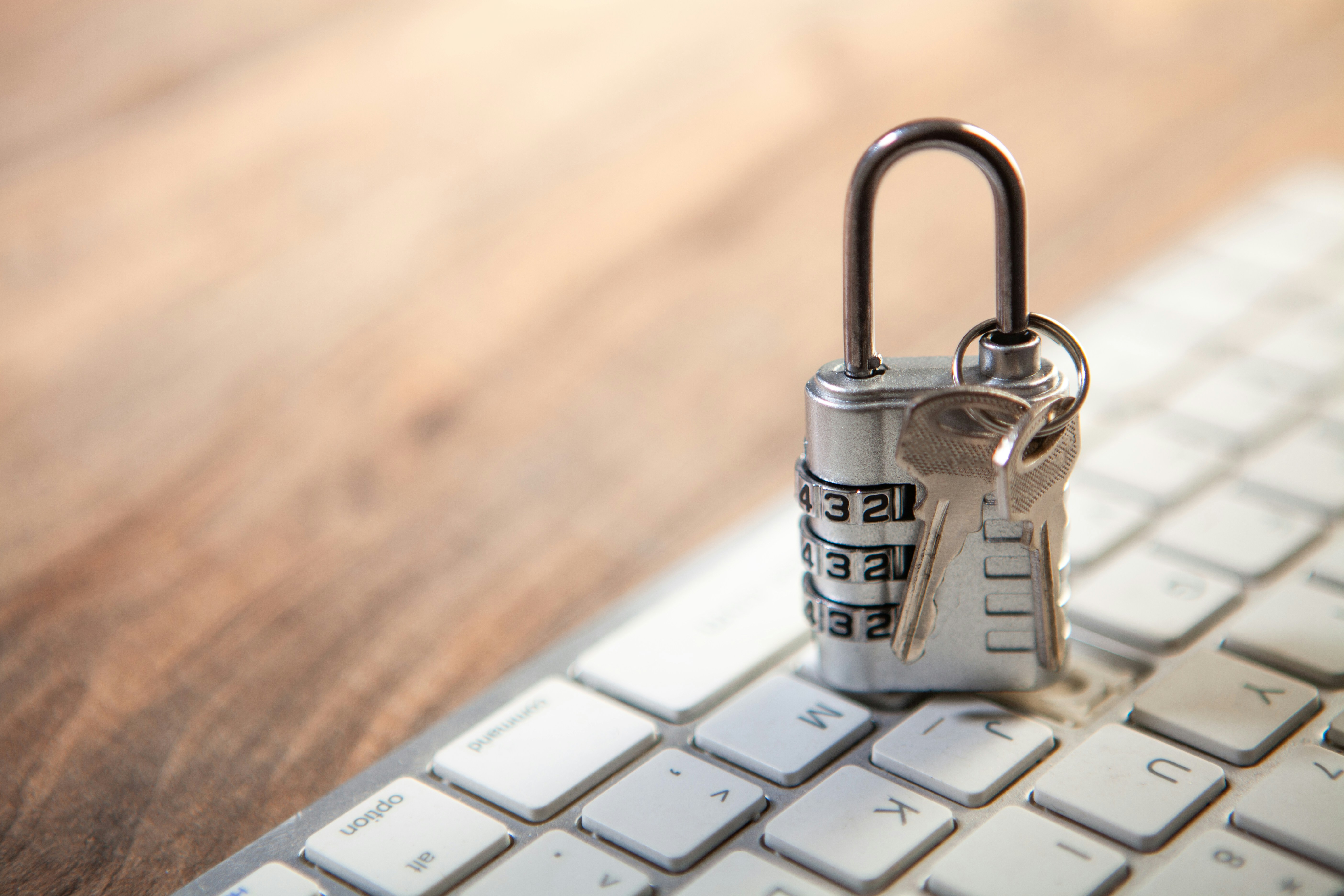 Datensicherheit: Schloss auf Tastatur symbolisiert geschützte Daten